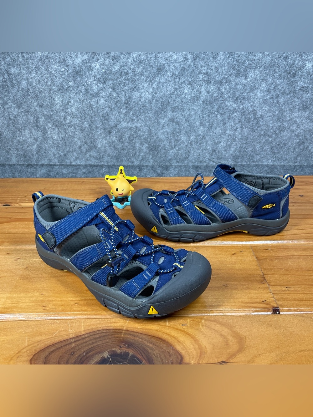 KEEN Newport H2 BIG KIDS SIZE 6 Blue Closed Toe Water Hiking Sandals 1009962
